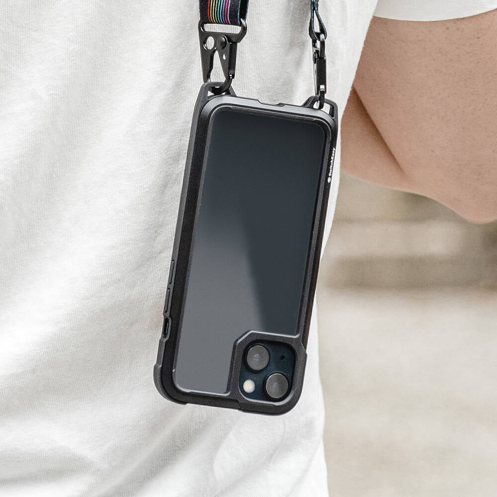 Apple iPhone 13 Kılıf Boyun Askılı Kompozit Tasarımlı Şok Önleyicili Lisanslı Switcheasy Odyssey Kapak Siyah