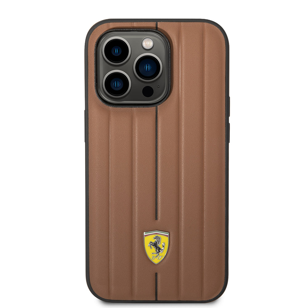 Apple iPhone 14 Pro Max Kılıf Ferrari Orjinal Lisanslı Deri Arka Yüzey Metal Logolu Şerit Tasarımlı Kapak Kahverengi