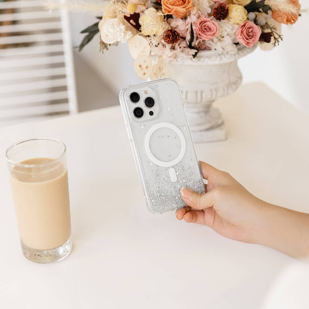 Apple iPhone 14 Pro Max Kılıf M-safe Şarj Özellikli Parlayan Simli Şeffaf Lisanslı Switcheasy Starfield-M Kapak Renksiz