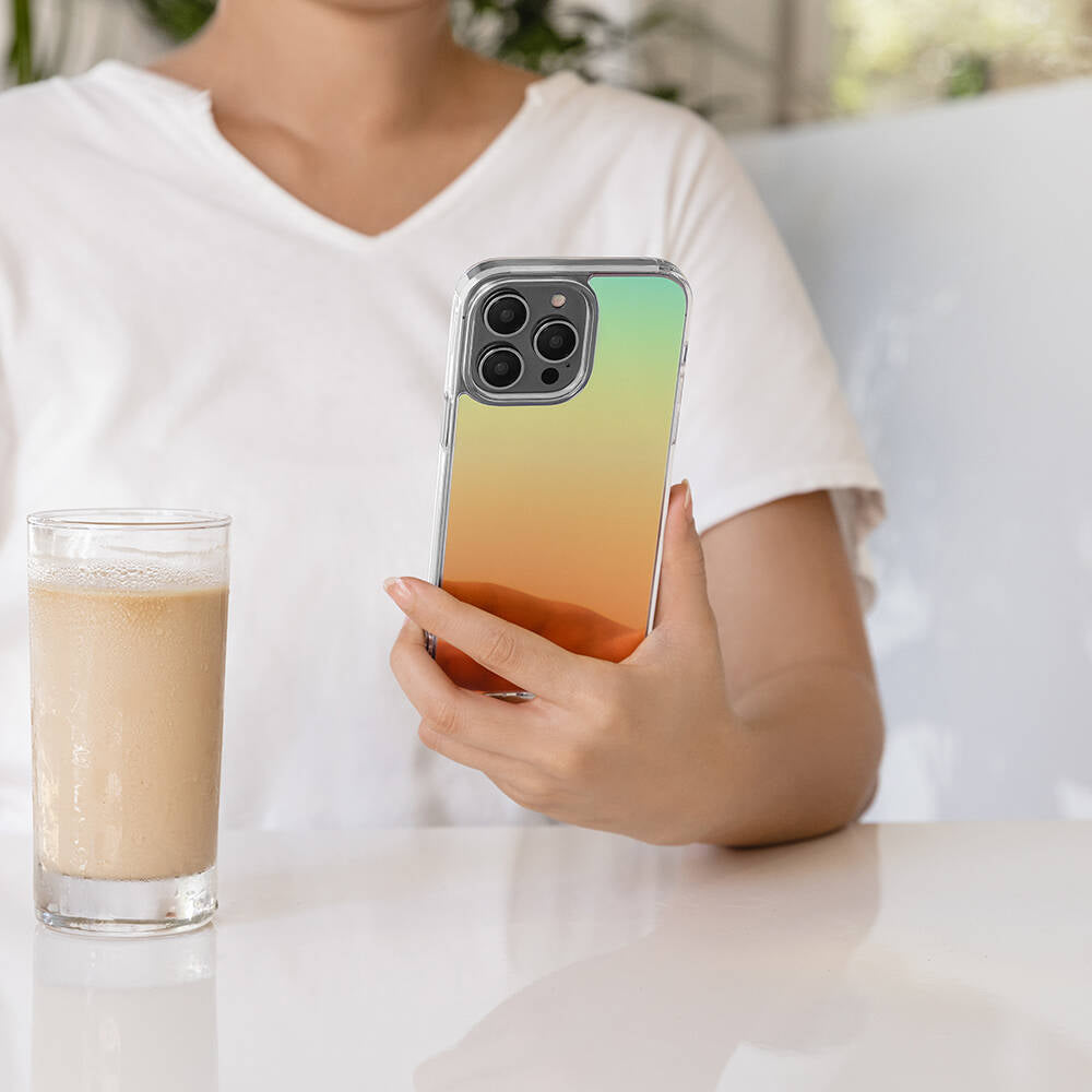 Apple iPhone 14 Pro Max Kılıf Renk Geçişli Kenarları Şeffaf Tasarımlı Lisanslı Switcheasy Crush Plus Kapak Starlight