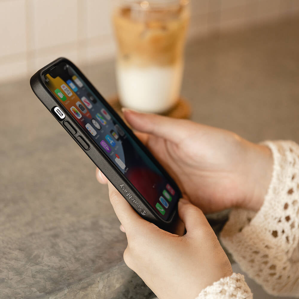 Apple iPhone 14 Pro Max Kılıf Ultra İnce Şok Önleyicili Lisanslı Switcheasy Aero Plus Kapak Siyah
