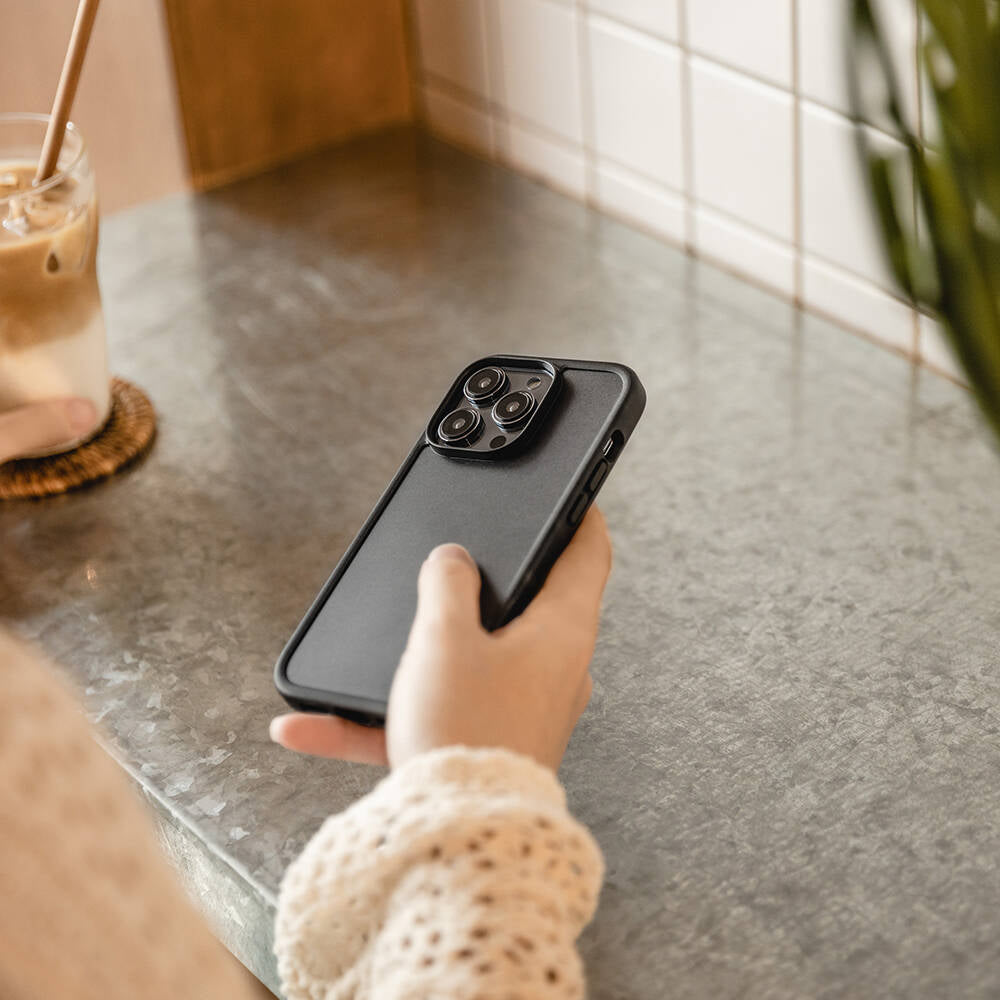 Apple iPhone 14 Pro Max Kılıf Ultra İnce Şok Önleyicili Lisanslı Switcheasy Aero Plus Kapak Siyah