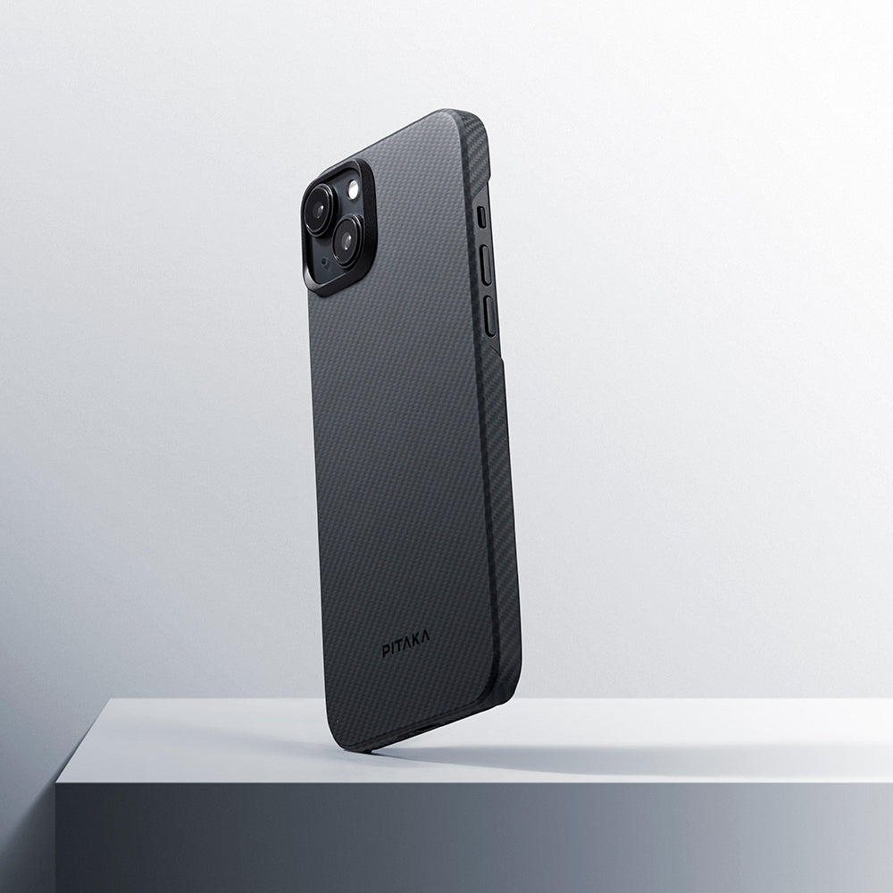 Apple iPhone 15 Plus Kılıf M-safe Şarj Özellikli 600D Aramid Fiber Pitaka Ultra-Slim Classic Serisi Black-Grey Twill Kapak Siyah-Gri