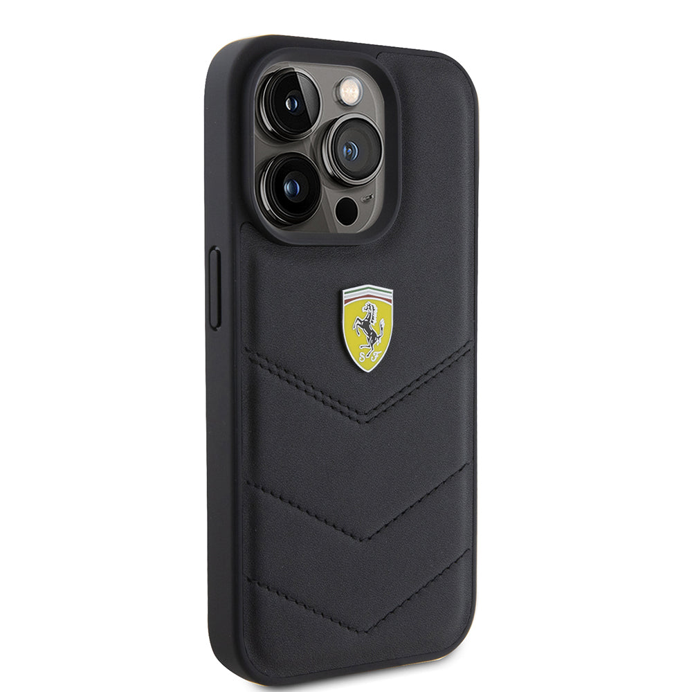 Apple iPhone 15 Pro Kılıf Ferrari Orjinal Lisanslı Deri Dikişli Arka Yüzey Metal Logo Tasarımlı Kapak Siyah