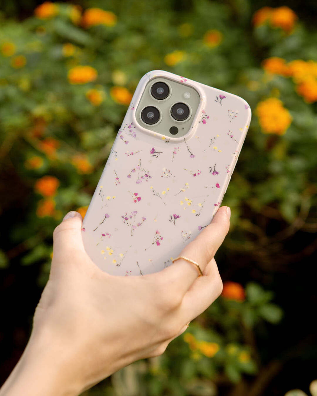 Apple iPhone 15 Pro Case Mini Meadow Flowers Patterned Coehl Prairie Cover Pink Light