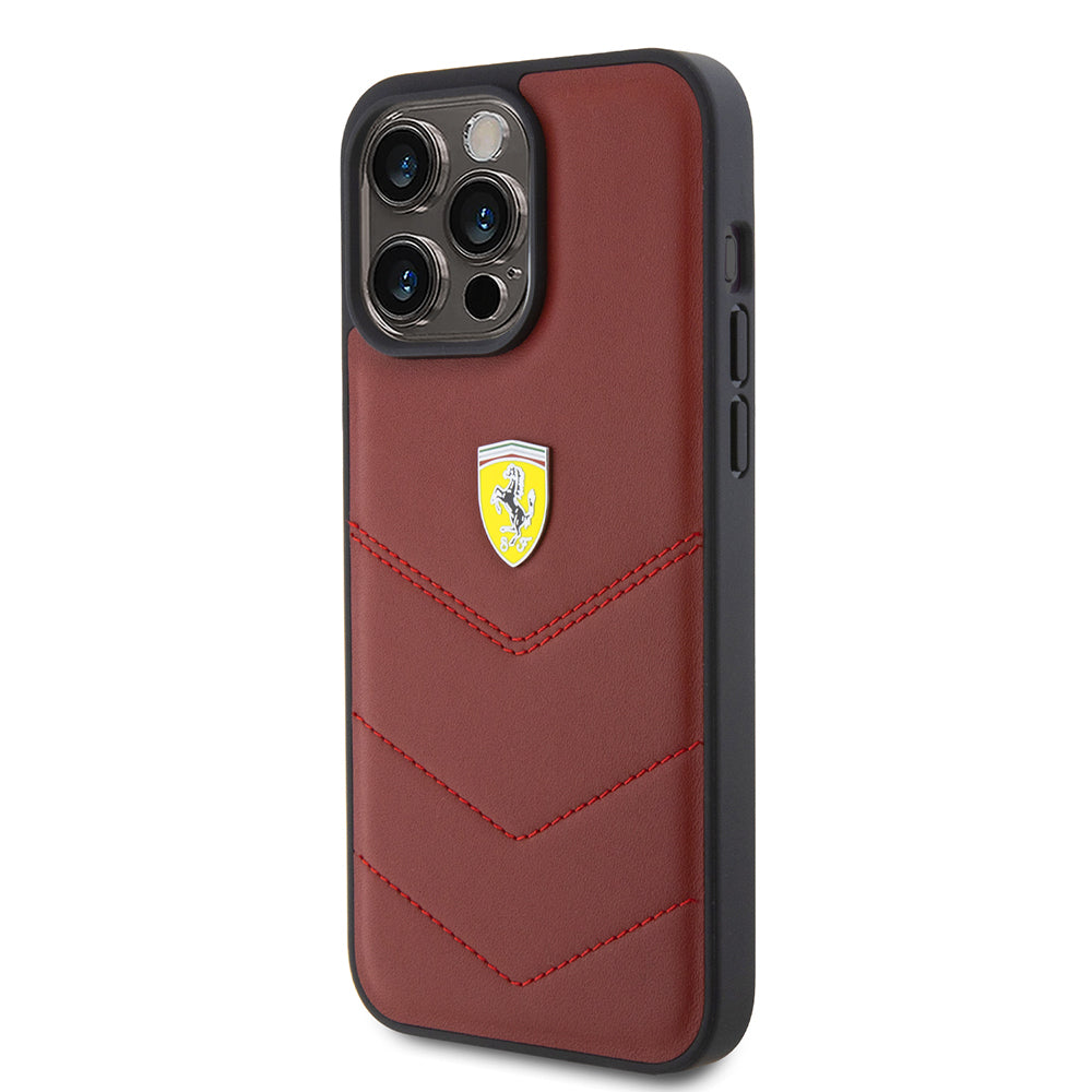 Apple iPhone 15 Pro Max Kılıf Ferrari Orjinal Lisanslı Deri Dikişli Arka Yüzey Metal Logo Tasarımlı Kapak Kırmızı