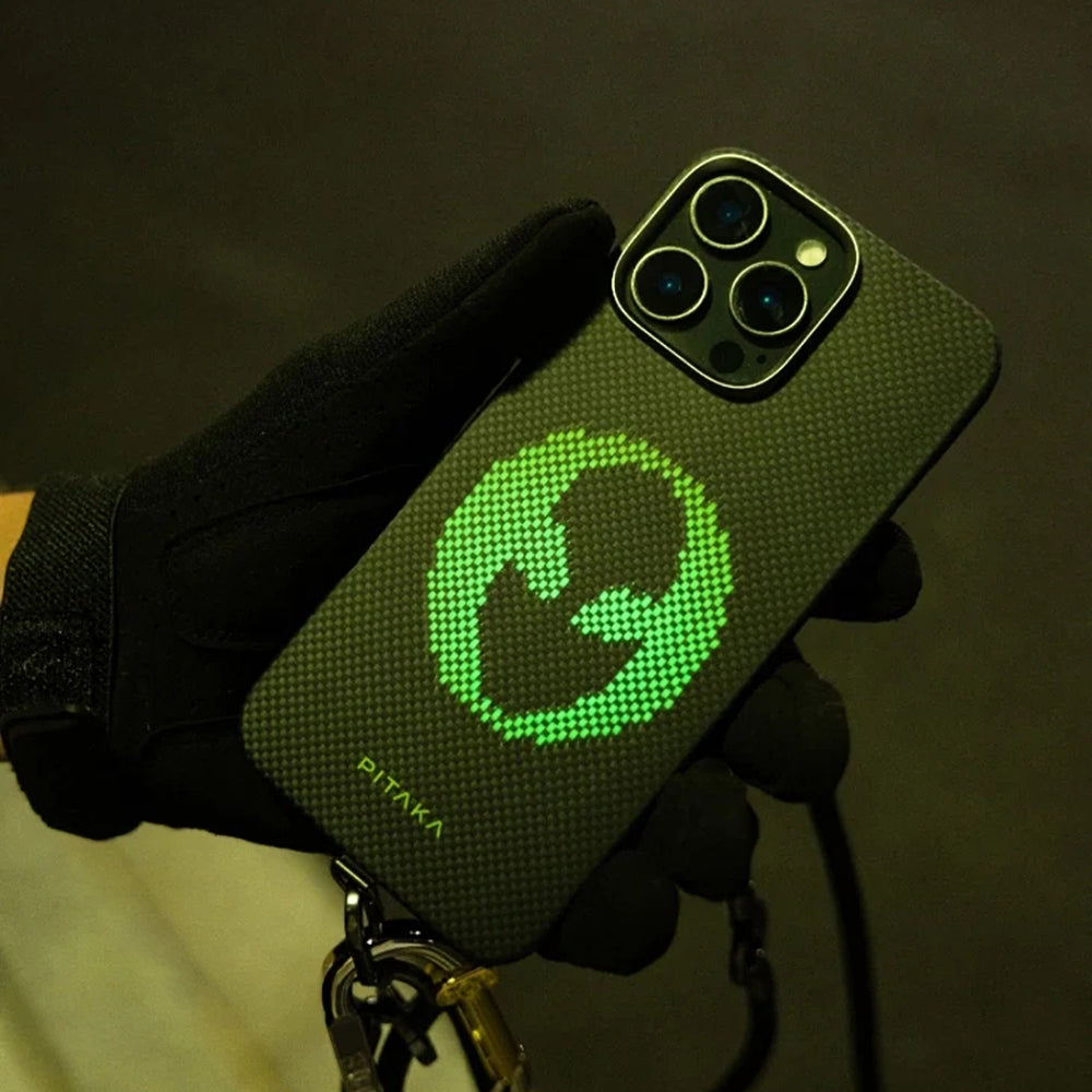 Apple iPhone 15 Pro Max Kılıf M-safe Şarj Özellikli Lumintex Teknolojili Fosforlu Aramid Fiber Pitaka Tactile Woven Aries Serisi Kapak Siyah-Mavi