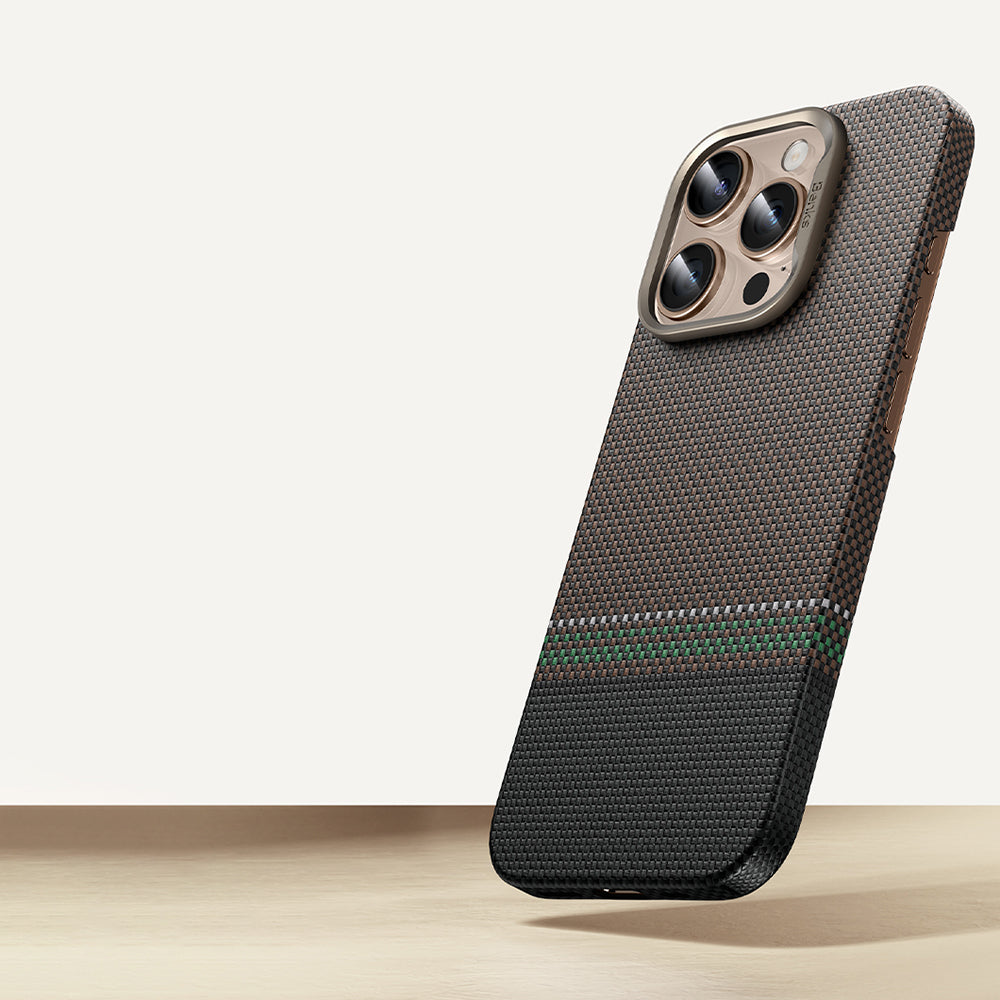 Apple iPhone 16 Pro Kılıf M-safe Şarj Özellikli Karbon Fiber Tasarımlı Benks Prestige ArmorAir Kevlar Kapak Gold