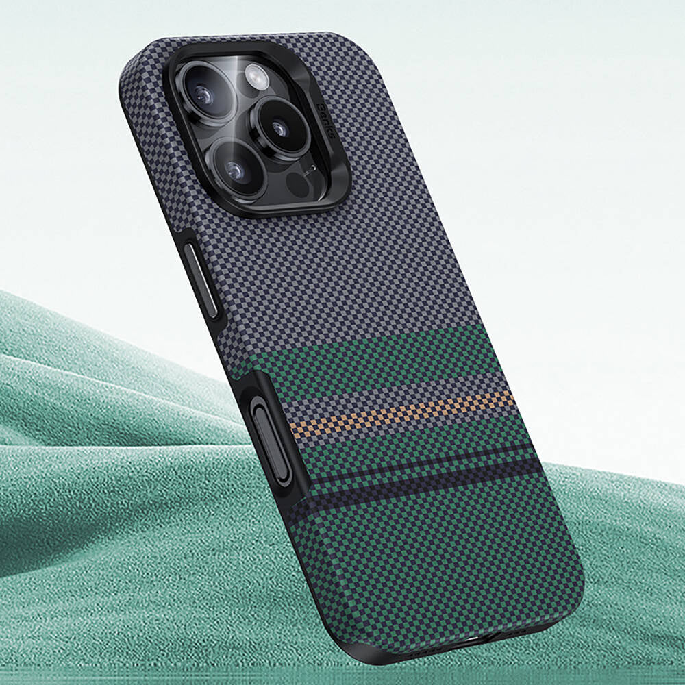 Apple iPhone 16 Pro Max Kılıf M-safe Şarj Özellikli Karbon Fiber Tasarımlı Benks Aurora ArmorPro Kevlar Kapak Siyah