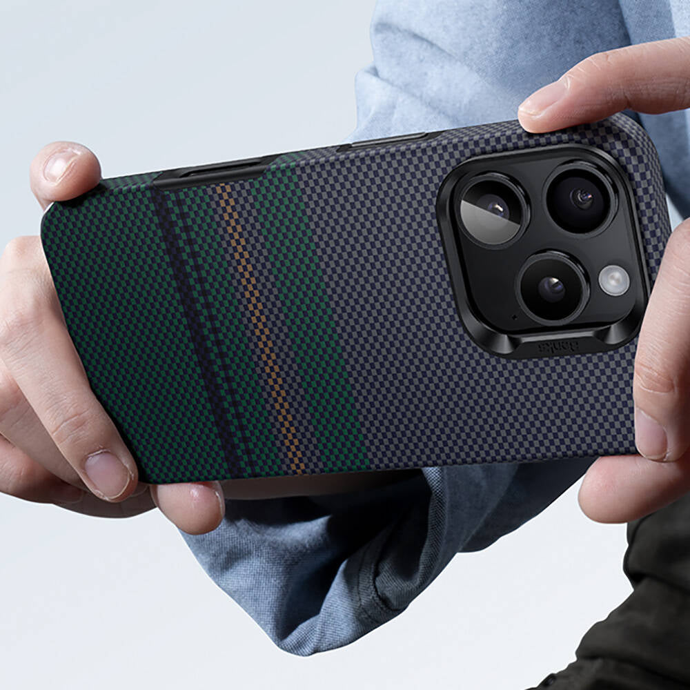 Apple iPhone 16 Pro Max Kılıf M-safe Şarj Özellikli Karbon Fiber Tasarımlı Benks Aurora ArmorPro Kevlar Kapak Siyah