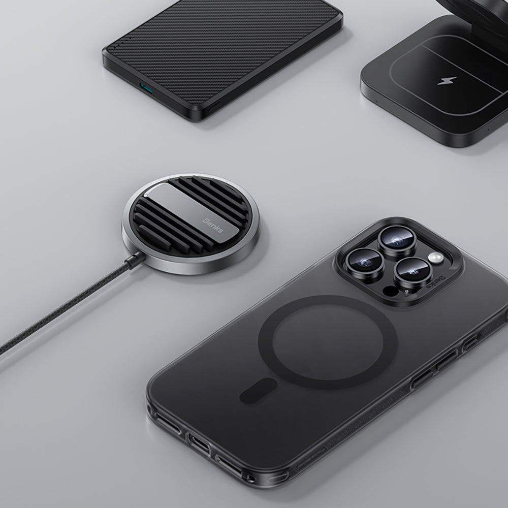 Apple iPhone 17 Pro Kılıf M-safe Şarj Özellikli Benks Lucid Armor Kapak Beyaz