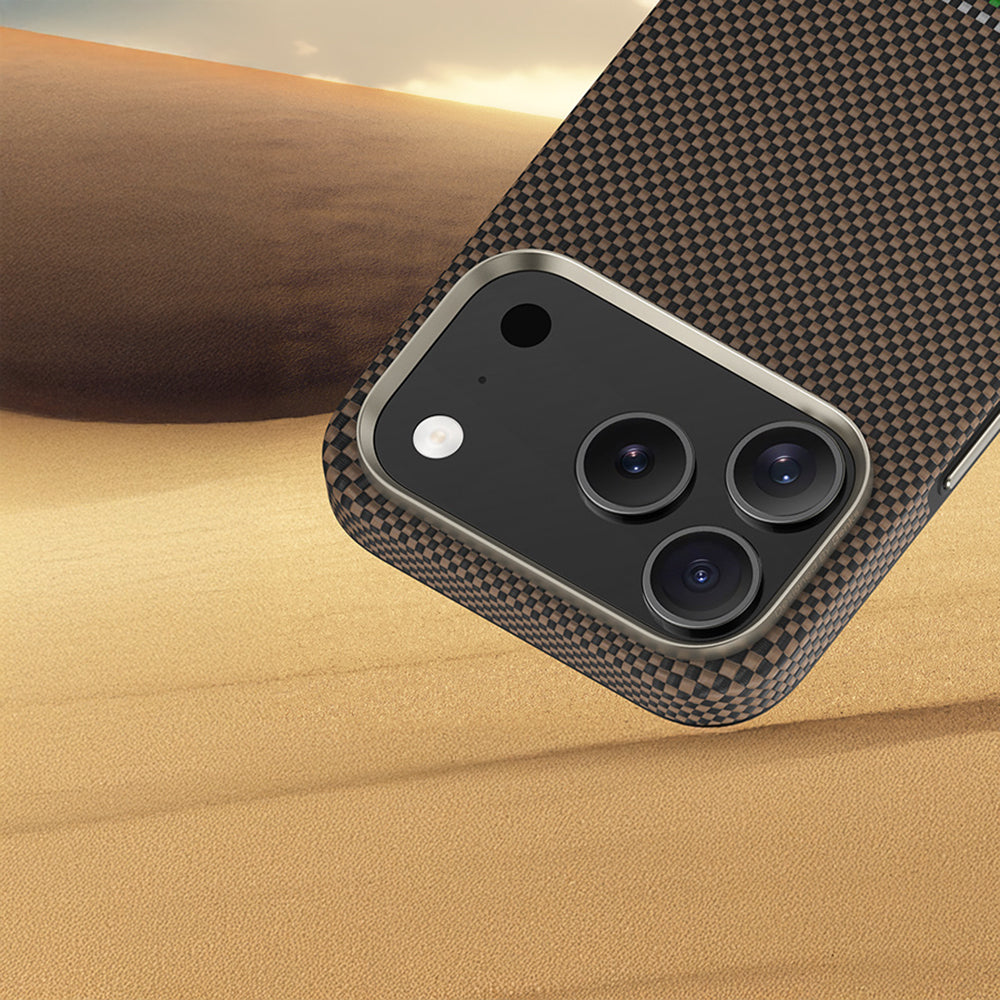 Apple iPhone 17 Pro Max Kılıf M-safe Şarj Özellikli Karbon Fiber Tasarımlı Benks Prestige ArmorPro Kevlar Kapak Gold