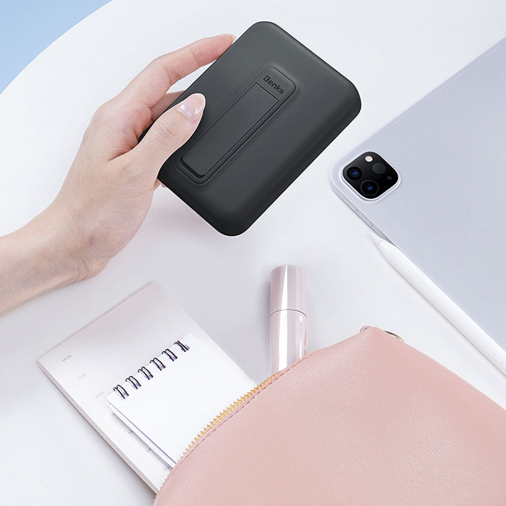 Benks MP09 M-safe Magnetik Standlı İnce Tasarımlı Powerbank 6000mAh Beyaz