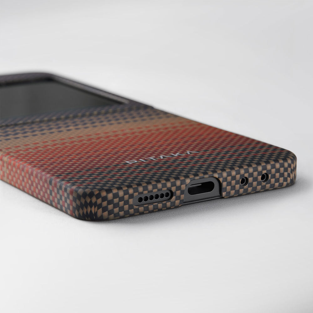 Galaxy Z Flip 6 Kılıf M-safe Şarj Özellikli Aramid Fiber Pitaka Tactile Woven Sunset-Moonrise Serisi Sunset Kapak Kahverengi