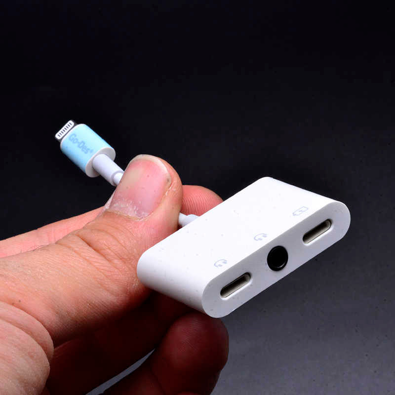 Go Des GD-UC018 Headphone Charger and Aux Converter White