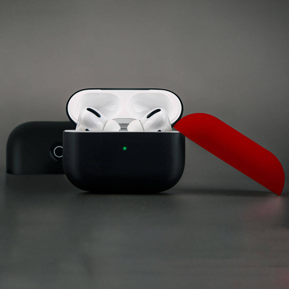 Apple Airpods Pro Kılıf Boyun Askılı Parlayan Düğmeli Lisanslı Switcheasy Colors Silikon Kapak Siyah
