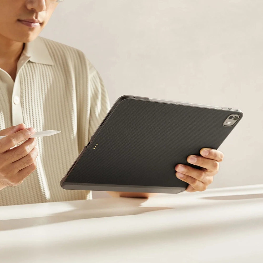 Apple iPad Pro 11 2025 M5 Kılıf Aramid Fiber Pitaka Ultra-Slim Classic Serisi Tablet Kapak Siyah