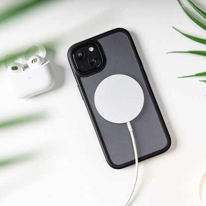 Apple iPhone 13 Kılıf Ultra İnce Şok Önleyicili Lisanslı Switcheasy Aero Plus Kapak Siyah Karbon