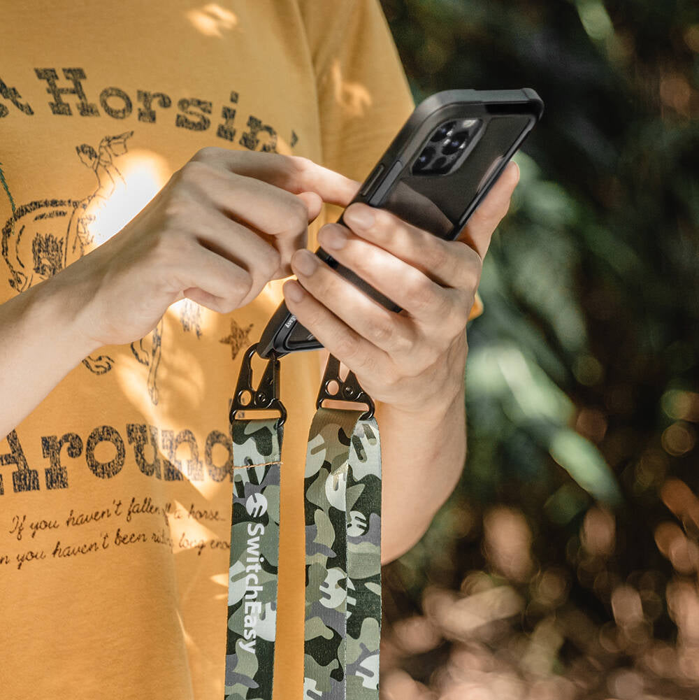 Apple iPhone 13 Pro Kılıf Boyun Askılı Kompozit Tasarımlı Şok Önleyicili Lisanslı Switcheasy Odyssey Kapak Rainbow