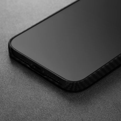 Apple iPhone 14 Kılıf M-safe Şarj Özellikli 1500D Aramid Fiber Pitaka Ultra-Slim Classic Serisi Black-Grey Twill Kapak Siyah-Gri