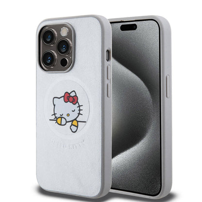 Apple iPhone 15 Pro Kılıf Hello Kitty Orjinal Lisanslı M-safe Şarj Özellikli Baskı Logolu Uyuyan Kitty Deri Kapak Gümüş