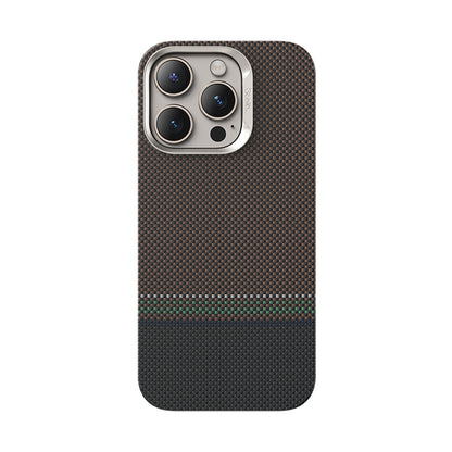 Apple iPhone 15 Pro Kılıf M-safe Şarj Özellikli Karbon Fiber Tasarımlı Benks Prestige ArmorAir Kevlar Kapak Gold