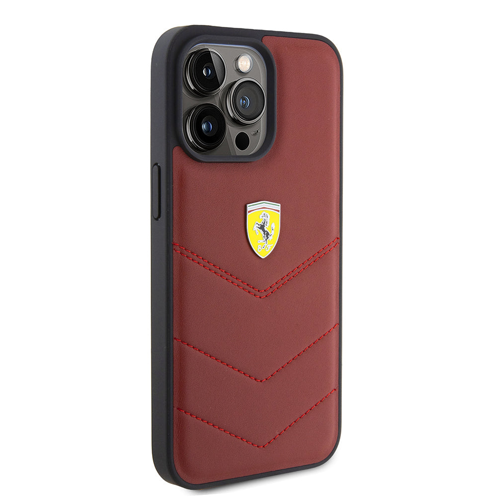 Apple iPhone 15 Pro Max Kılıf Ferrari Orjinal Lisanslı Deri Dikişli Arka Yüzey Metal Logo Tasarımlı Kapak Kırmızı