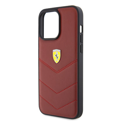 Apple iPhone 15 Pro Max Kılıf Ferrari Orjinal Lisanslı Deri Dikişli Arka Yüzey Metal Logo Tasarımlı Kapak Kırmızı
