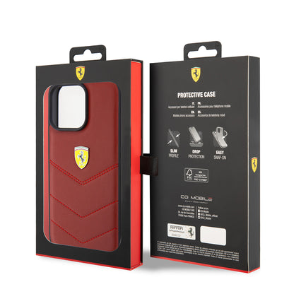 Apple iPhone 15 Pro Max Kılıf Ferrari Orjinal Lisanslı Deri Dikişli Arka Yüzey Metal Logo Tasarımlı Kapak Kırmızı