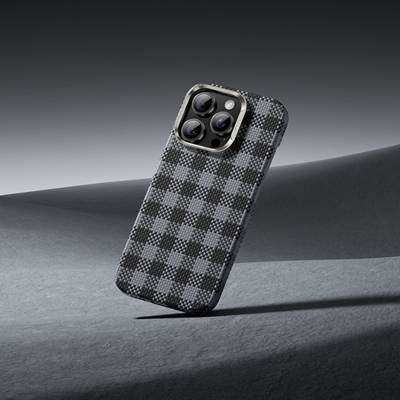 Apple iPhone 15 Pro Max Kılıf M-safe Şarj Özellikli Ekose Tasarımlı Benks ArmorVichy Kevlar Kapak Siyah