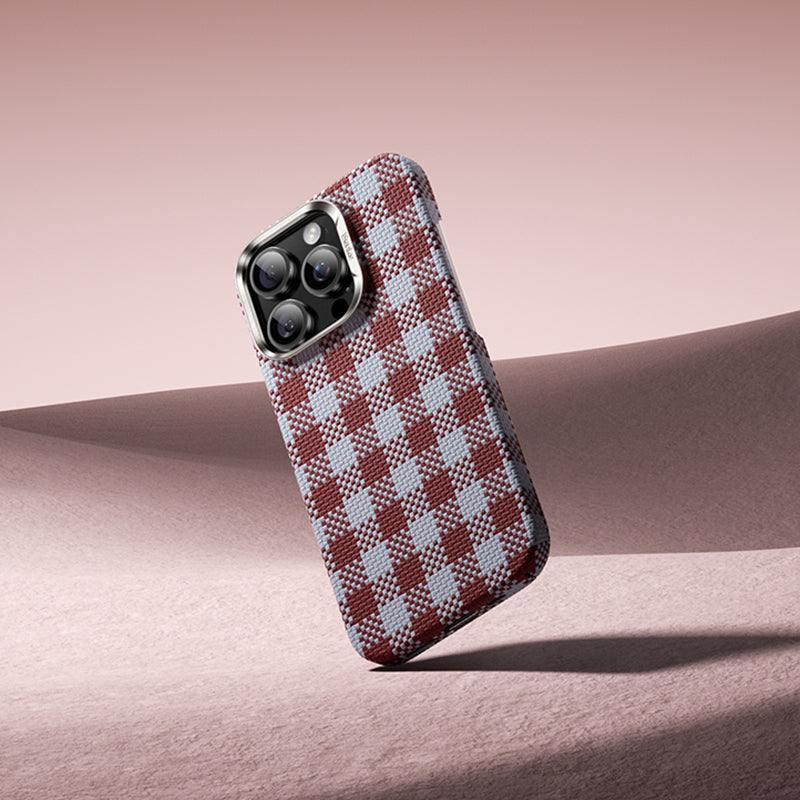 Apple iPhone 15 Pro Max Kılıf M-safe Şarj Özellikli Ekose Tasarımlı Benks ArmorVichy Kevlar Kapak Siyah