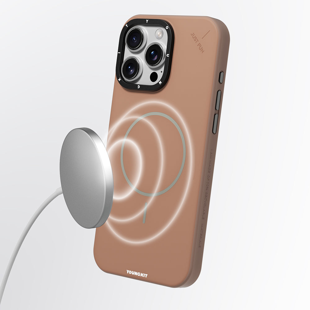 Apple iPhone 15 Pro Max Kılıf M-safe Şarj Özellikli Youngkit Dynamag Serisi Kapak Gold