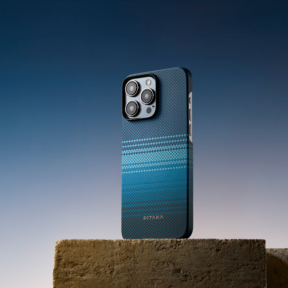 Apple iPhone 15 Pro Max Kılıf M-safe Şarj Özellikli Aramid Fiber Pitaka Tactile Woven Sunset-Moonrise Serisi Moonrise Kapak Mavi