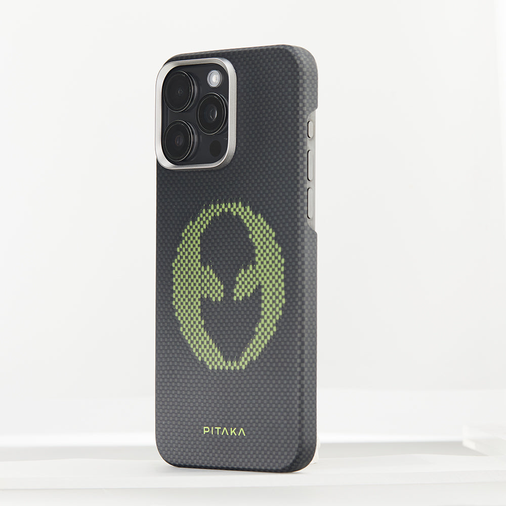 Apple iPhone 15 Pro Max Kılıf  M-safe Şarj Özellikli Lumintex Teknolojili Fosforlu Aramid Fiber Pitaka Tactile Woven Aries Serisi Kapak Siyah-Mavi
