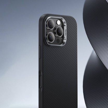 Apple iPhone 16 Plus Kılıf Karbon Fiber M-safe Şarj Özellikli Benks Hybrid ArmorPro 600D Kevlar Kapak Siyah