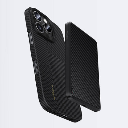 Apple iPhone 16 Plus Kılıf M-safe Şarj Özellikli Karbon Fiber Benks Montage ArmorAir Kevlar Kapak Siyah