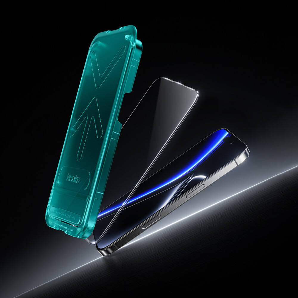 Apple iPhone 16 Pro Benks Glass Warrior Privacy HD Cam Ekran Koruyucu + Kolay Uygulama Aparatlı Siyah