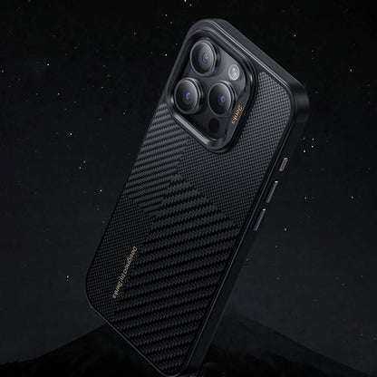Apple iPhone 16 Pro Kılıf M-safe Şarj Özellikli Karbon Fiber Benks Montage Hybrid ArmorPro Kevlar Kapak Siyah