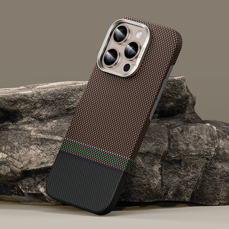 Apple iPhone 16 Pro Kılıf M-safe Şarj Özellikli Karbon Fiber Tasarımlı Benks Prestige ArmorAir Kevlar Kapak Gold