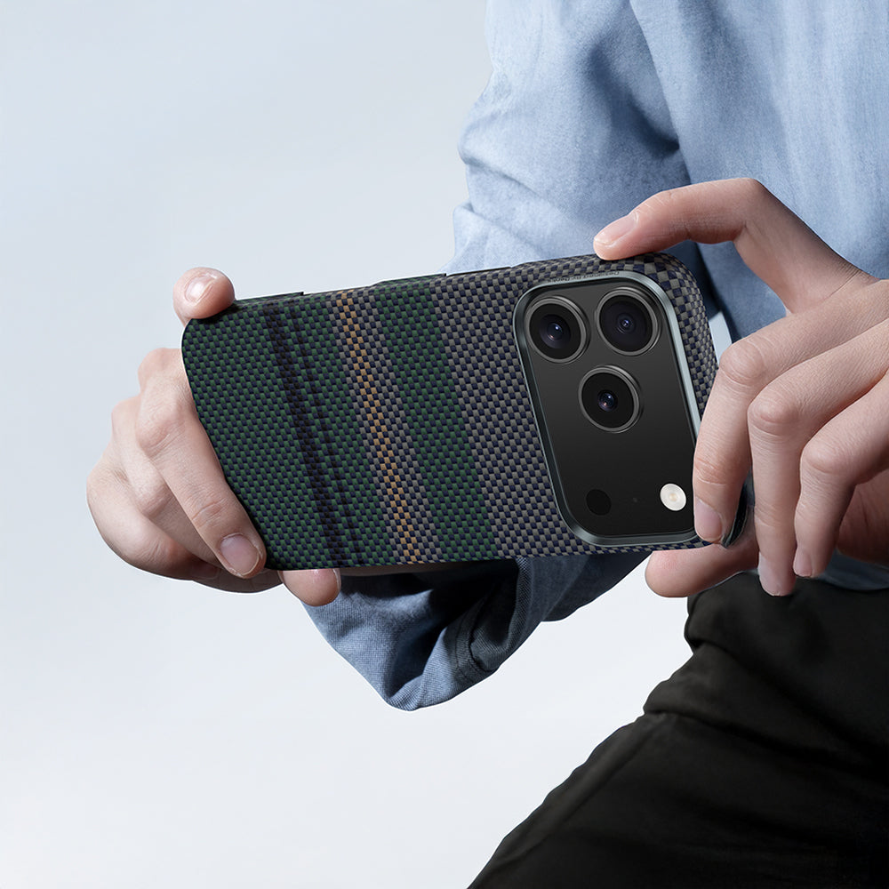 Apple iPhone 17 Air Kılıf M-safe Şarj Özellikli Karbon Fiber Tasarımlı Benks Aurora ArmorAir Kevlar Kapak Siyah