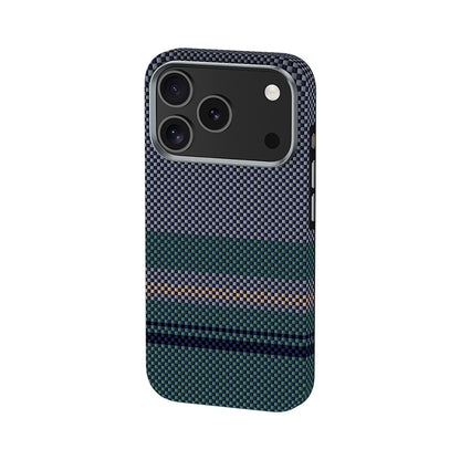 Apple iPhone 17 Pro Kılıf M-safe Şarj Özellikli Karbon Fiber Tasarımlı Benks Aurora ArmorPro Kevlar Kapak Yeşil