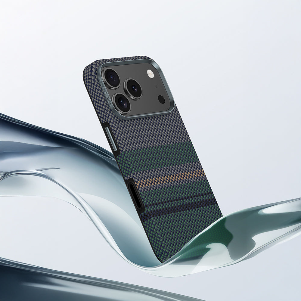 Apple iPhone 17 Pro Kılıf M-safe Şarj Özellikli Karbon Fiber Tasarımlı Benks Aurora ArmorPro Kevlar Kapak Yeşil