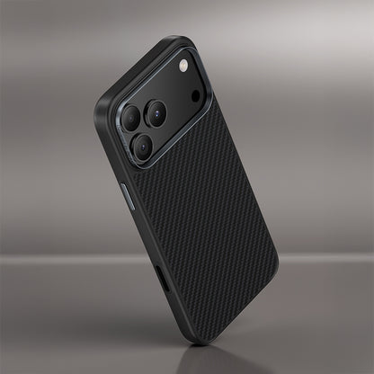 Apple iPhone 17 Pro Max Kılıf Karbon Fiber M-safe Şarj Özellikli Benks Hybrid ArmorPro 600D Kevlar Kapak Siyah