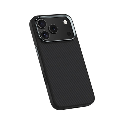Apple iPhone 17 Pro Max Kılıf Karbon Fiber M-safe Şarj Özellikli Benks Hybrid ArmorPro 600D Kevlar Kapak Siyah