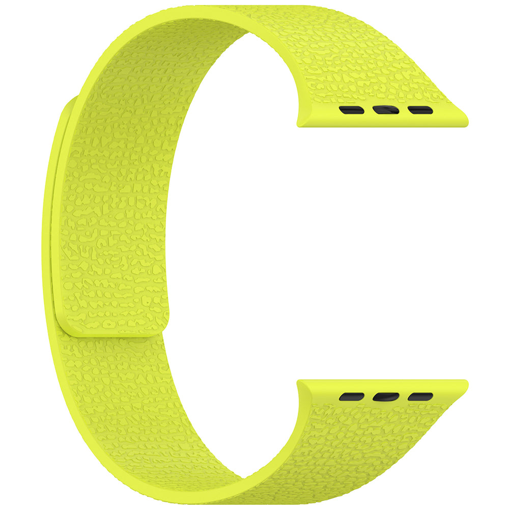 Apple Watch 10 42mm Zore KRD-136 Kabartma Desenli Silikon Kordon Beyaz