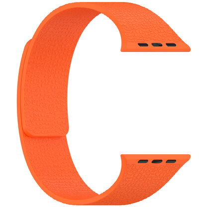 Apple Watch 10 42mm Zore KRD-136 Kabartma Desenli Silikon Kordon Beyaz