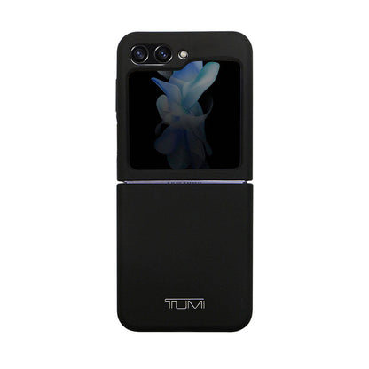 Galaxy Z Flip 5 Kılıf TUMI Liquid Silikon Metal Logo Dizayn Orjinal Lisanslı Kapak Siyah