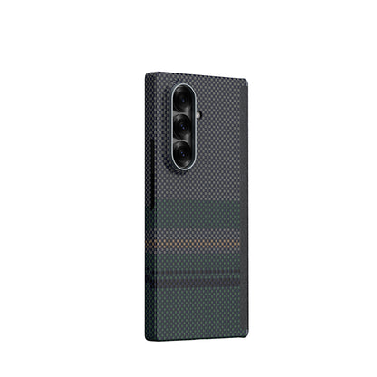 Galaxy Z Fold 7 Kılıf M-safe Şarj Özellikli Karbon Fiber Tasarımlı Benks Aurora ArmorAir Kevlar Kapak Yeşil