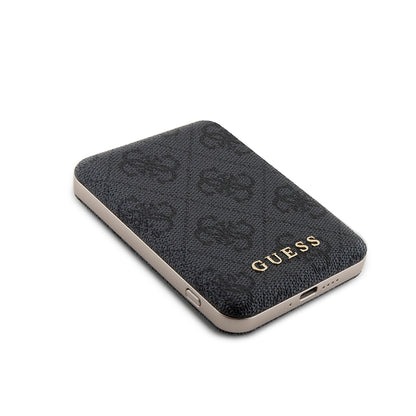 Guess Orjinal Lisanslı Dijital Led Göstergeli PU Deri 4G Desenli Metal Yazı Logolu Powerbank 5000mAh 15W Kahverengi