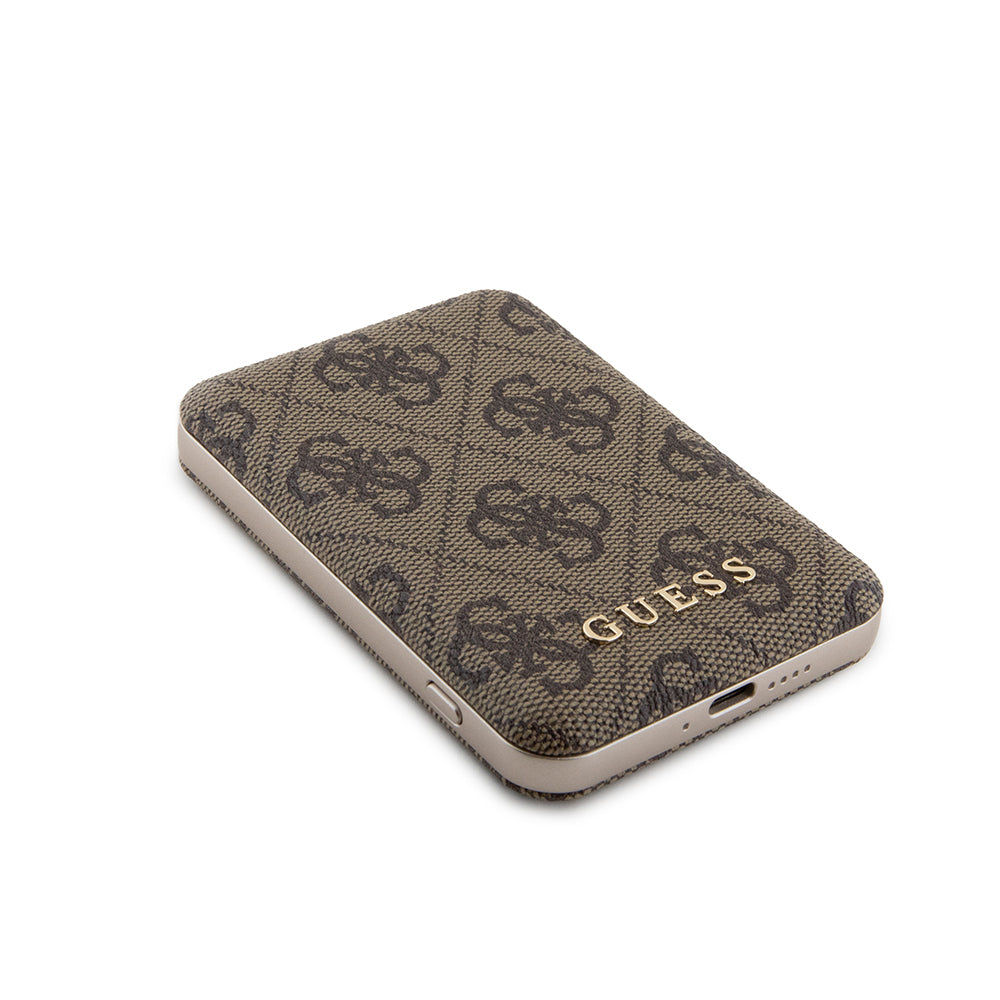 Guess Orjinal Lisanslı Dijital Led Göstergeli PU Deri 4G Desenli Metal Yazı Logolu Powerbank 5000mAh 15W Kahverengi